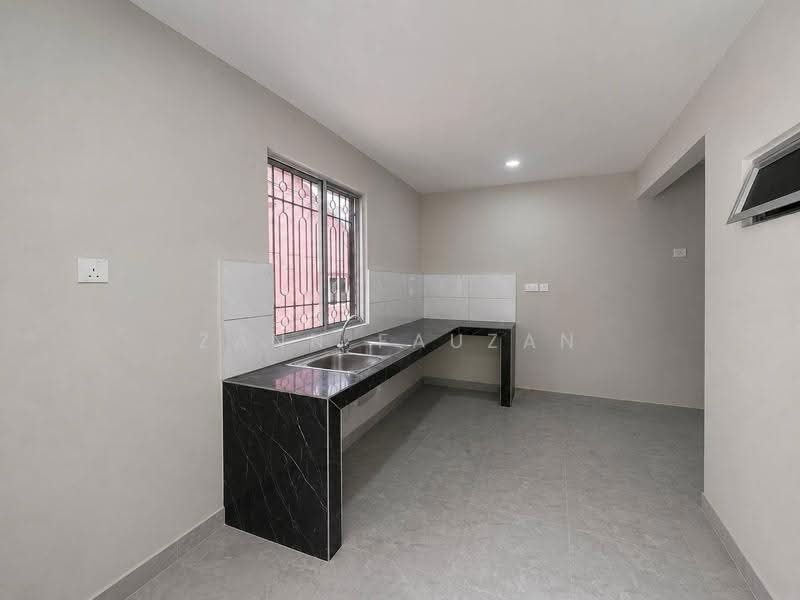 1-storey Terraced House for Sale in Taman Bernam Baru (Tanjung Malim) - Zann Fauzan - Kitchen - PropertyGuru.com.my