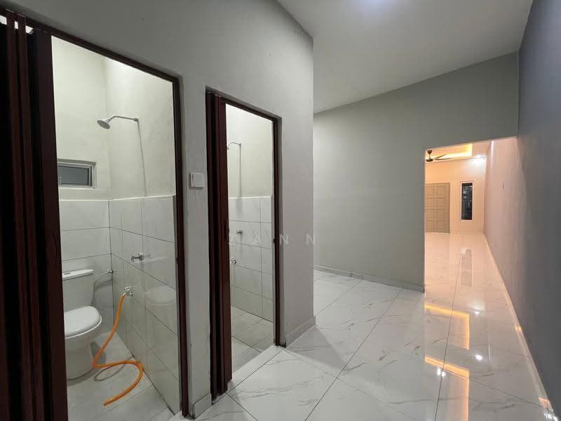 Rumah Teres 1-Tingkat untuk Dijual di Taman Bernam Baru (Tanjung Malim) - Zann Fauzan - Bathroom - PropertyGuru.com.my