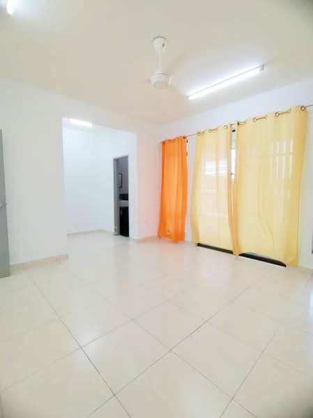 2-storey Terraced House for Sale in Bandar Dato Onn (Tebrau) - YC Fung - Living Room - PropertyGuru.com.my