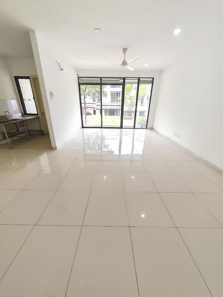 Rumah Teres 2.5-Tingkat untuk Dijual di Rawang (Selangor) - Katherine Leong - Living Room - PropertyGuru.com.my