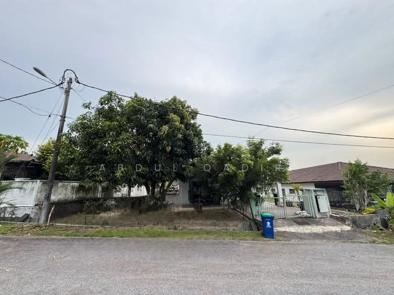 Bungalow House for Sale in Bandar Putra Permai (Seri Kembangan) - Abdul Qadir - PropertyGuru.com.my