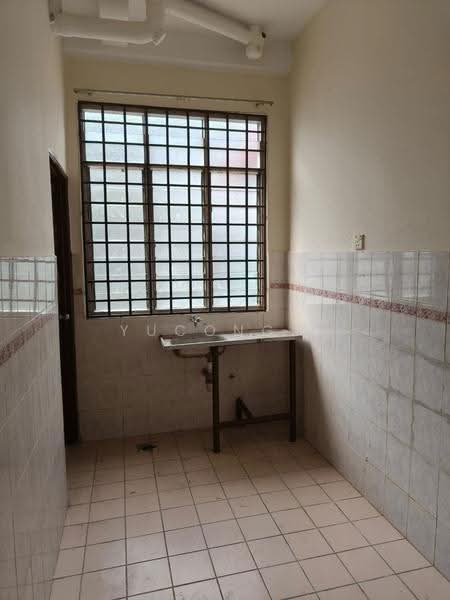 Rumah Teres 2-Tingkat untuk Dijual di Taman Scientex Pasir Gudang (Pasir Gudang) - Yucong . - Kitchen - PropertyGuru.com.my