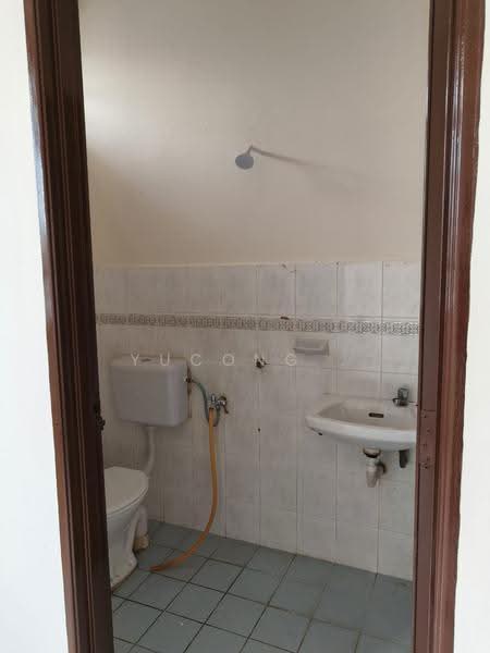 Rumah Teres 2-Tingkat untuk Dijual di Taman Scientex Pasir Gudang (Pasir Gudang) - Yucong . - Bathroom - PropertyGuru.com.my