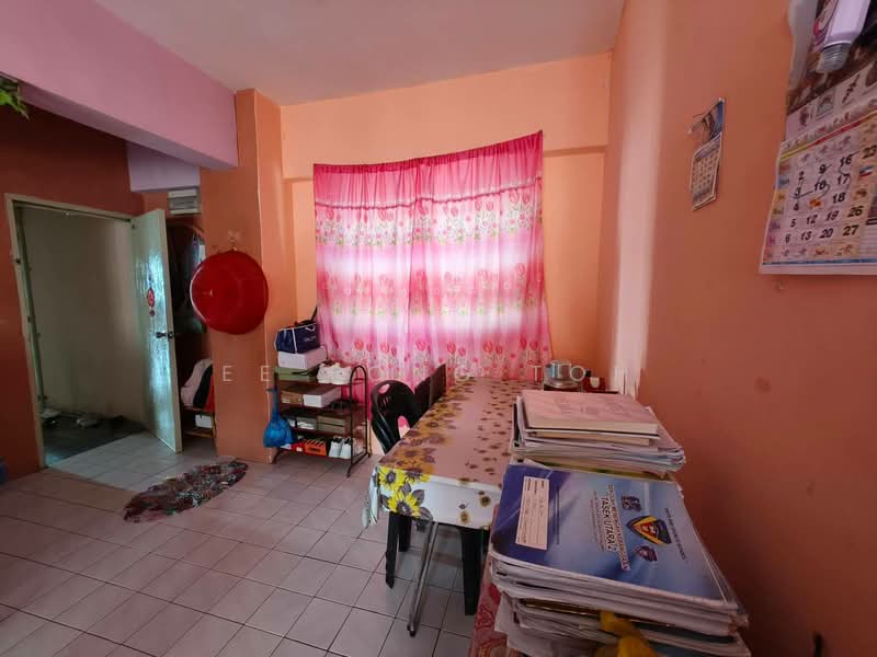 Pangsapuri untuk Dijual di Sri Impian Apartment - Ee Fong Toh - Dining Room - PropertyGuru.com.my