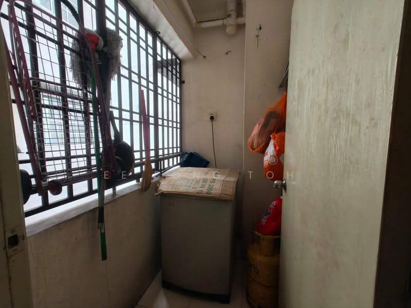 Pangsapuri untuk Dijual di Sri Impian Apartment - Ee Fong Toh - Balcony - PropertyGuru.com.my