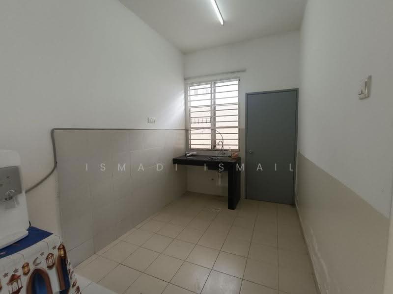 Semi-Detached House for Sale in Sepang (Selangor) - Ismadi Ismail - Kitchen - PropertyGuru.com.my