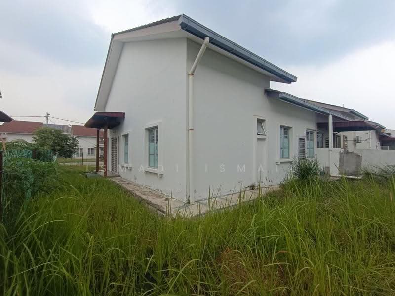 Semi-Detached House for Sale in Sepang (Selangor) - Ismadi Ismail - Exterior - PropertyGuru.com.my
