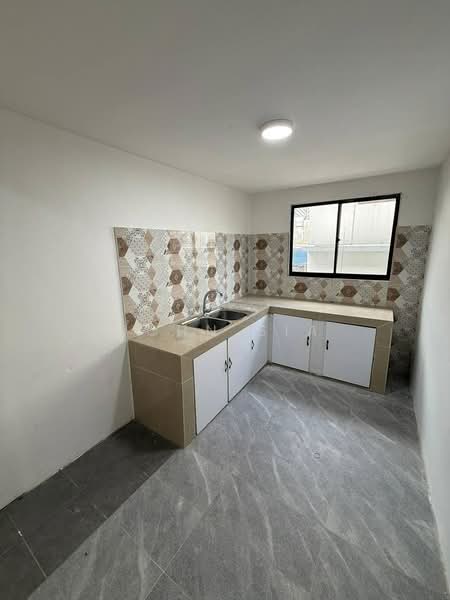 Rumah Teres 2-Tingkat untuk Dijual di Taman Damai Jaya (Skudai) - John Sia - Kitchen - PropertyGuru.com.my