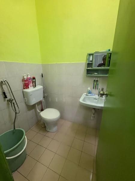 1-storey Terraced House for Sale in Taman Pulai Emas (Kulai) - Daniel Yong - Bathroom - PropertyGuru.com.my