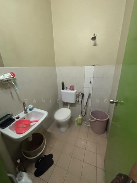 1-storey Terraced House for Sale in Taman Pulai Emas (Kulai) - Daniel Yong - Bathroom - PropertyGuru.com.my