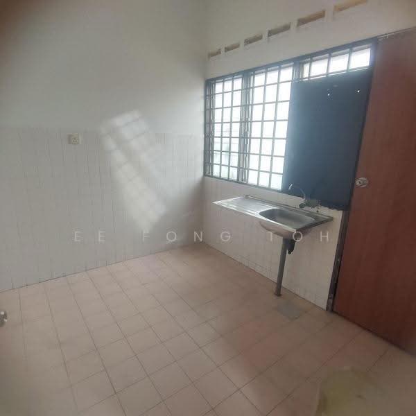 2-storey Terraced House for Sale in Taman Daya (Johor Bahru) - Ee Fong Toh - Kitchen - PropertyGuru.com.my