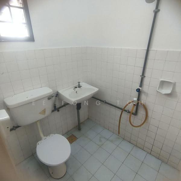 2-storey Terraced House for Sale in Taman Daya (Johor Bahru) - Ee Fong Toh - Bathroom - PropertyGuru.com.my