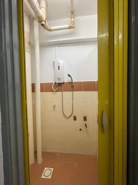 Pangsapuri untuk Dijual di Apartment Sri Rakyat - Yee Yew Kho - Bathroom - PropertyGuru.com.my
