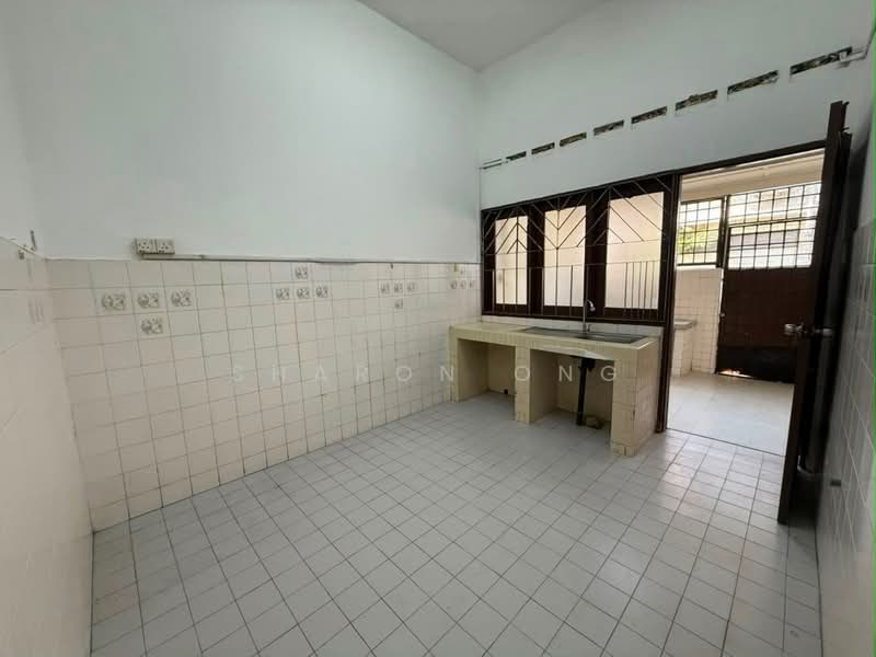 Rumah Teres 2-Tingkat untuk Dijual di Taman Suria (Johor Bahru) - Sharon Ong - Kitchen - PropertyGuru.com.my