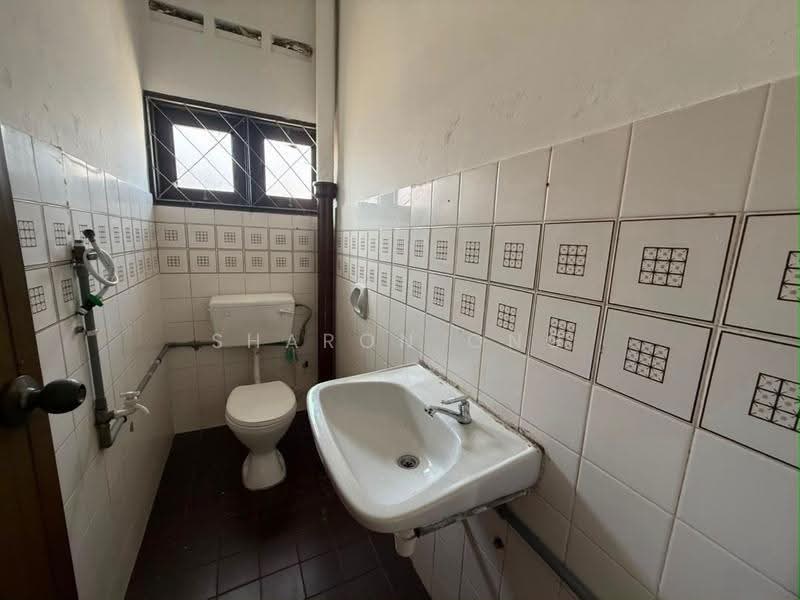 Rumah Teres 2-Tingkat untuk Dijual di Taman Suria (Johor Bahru) - Sharon Ong - Bathroom - PropertyGuru.com.my