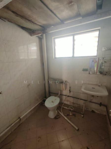 Rumah Flat untuk Dijual di Taman Harmoni II - Melinda Ee - Bathroom - PropertyGuru.com.my