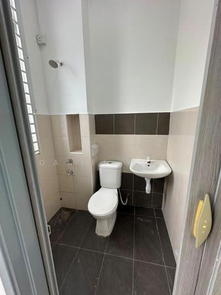 Rumah Teres 2-Tingkat untuk Dijual di Taman Pulai Indah (Johor Bahru) - Daniel Yong - Bathroom - PropertyGuru.com.my