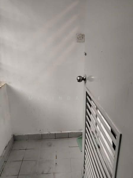 Pangsapuri untuk Dijual di Sri Putra Apartment - Melinda Ee - Entrance - PropertyGuru.com.my
