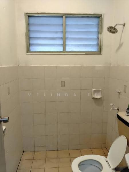 Pangsapuri untuk Dijual di Sri Putra Apartment - Melinda Ee - Bathroom - PropertyGuru.com.my
