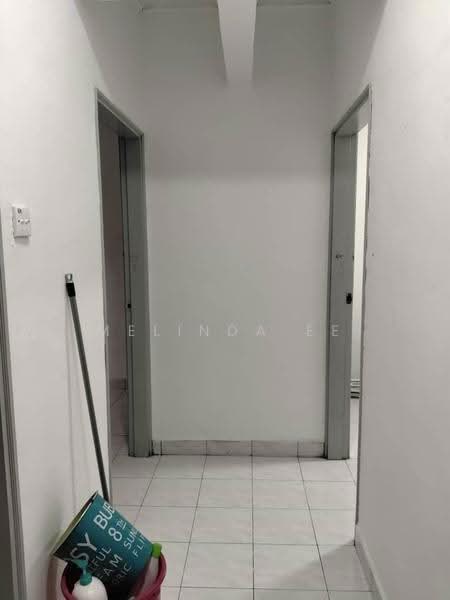 Pangsapuri untuk Dijual di Sri Putra Apartment - Melinda Ee - Corridor - PropertyGuru.com.my