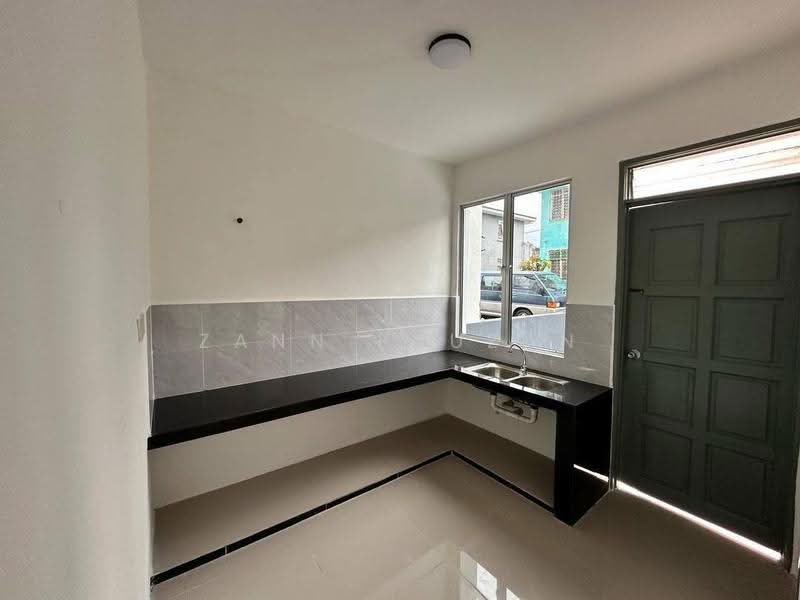 2-storey Terraced House for Sale in Bukit Sentosa (Rawang) - Zann Fauzan - Kitchen - PropertyGuru.com.my