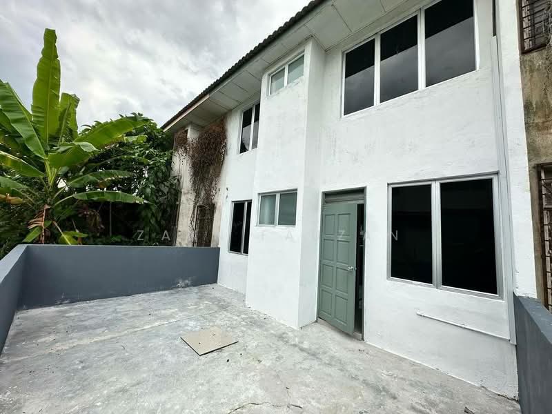 2-storey Terraced House for Sale in Bukit Sentosa (Rawang) - Zann Fauzan - Exterior - PropertyGuru.com.my