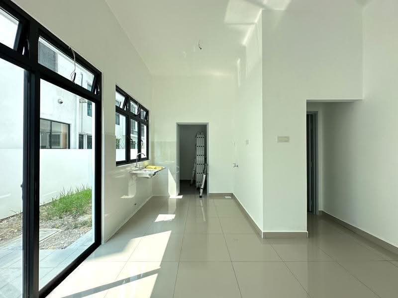Cluster House for Sale in Taman Mutiara Rini (Skudai) - Vic Lim - Kitchen - PropertyGuru.com.my