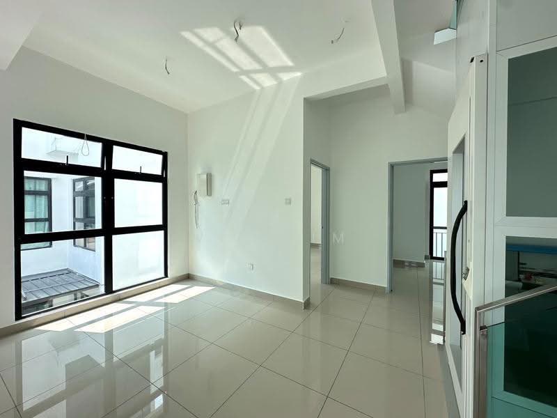 Cluster House for Sale in Taman Mutiara Rini (Skudai) - Vic Lim - Living Room - PropertyGuru.com.my