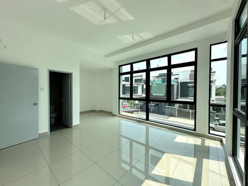 Cluster House for Sale in Taman Mutiara Rini (Skudai) - Vic Lim - Living Room - PropertyGuru.com.my