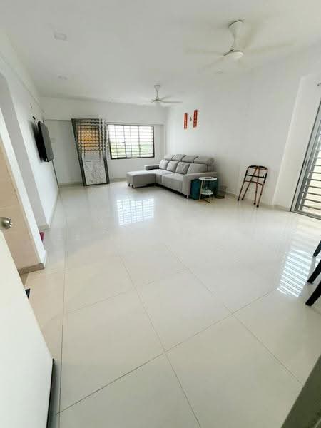 Apartment for Sale at Bayu Puteri 3 - Ee Fong Toh - Living Room - PropertyGuru.com.my