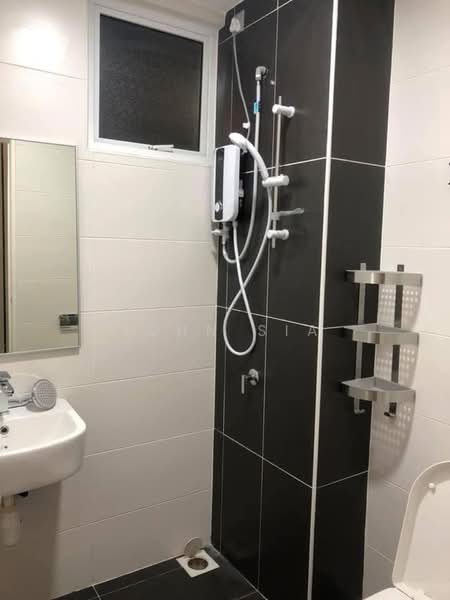 Kediaman Servis untuk Dijual di Twin Danga Residence - John Sia - Bathroom - PropertyGuru.com.my