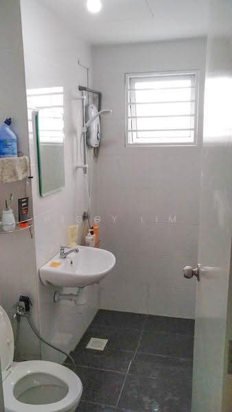 Kondominium untuk Dijual di Permata Residences - Peggy Lim - Bathroom - PropertyGuru.com.my