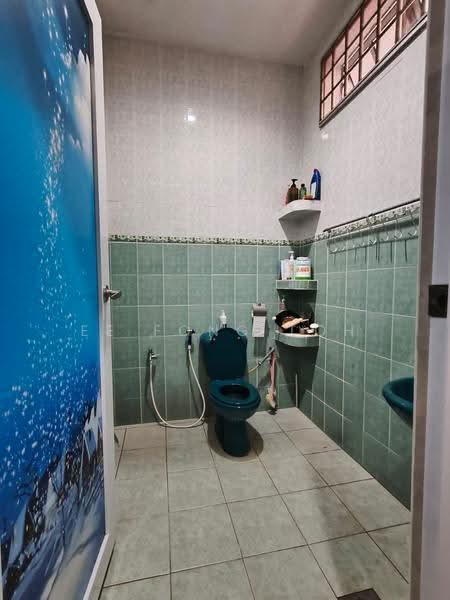 Semi-Detached House for Sale in Taman Putri (Kulai) - Ee Fong Toh - Bathroom - PropertyGuru.com.my