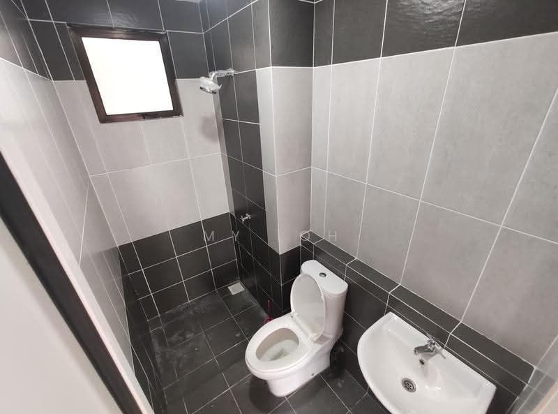 Kediaman Servis untuk Dijual di V-Residensi 5 - MY Loh - Bathroom - PropertyGuru.com.my