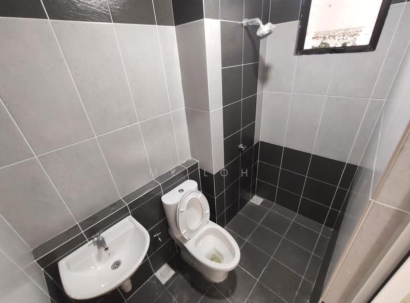 Kediaman Servis untuk Dijual di V-Residensi 5 - MY Loh - Bathroom - PropertyGuru.com.my