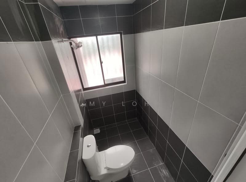 Kediaman Servis untuk Dijual di V-Residensi 5 - MY Loh - Bathroom - PropertyGuru.com.my