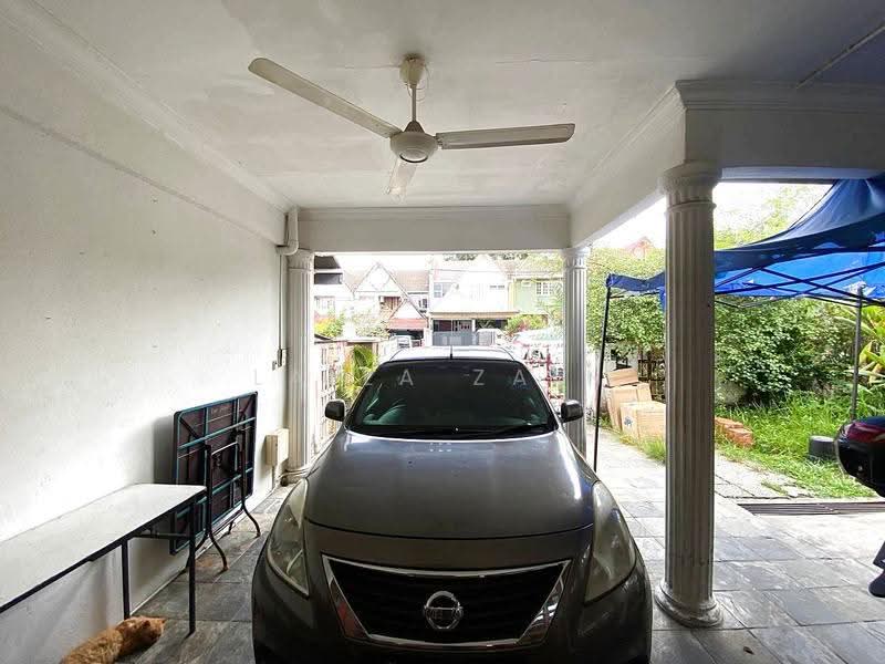 Rumah Teres 2-Tingkat untuk Dijual di SS19 (Subang Jaya) - Laila Zain - Car Park - PropertyGuru.com.my