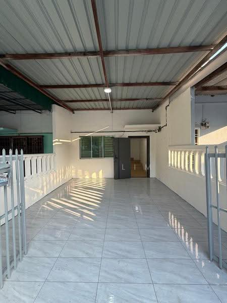 Rumah Teres 2-Tingkat untuk Dijual di Taman Banang Jaya (Batu Pahat) - Win Lim - Entrance - PropertyGuru.com.my