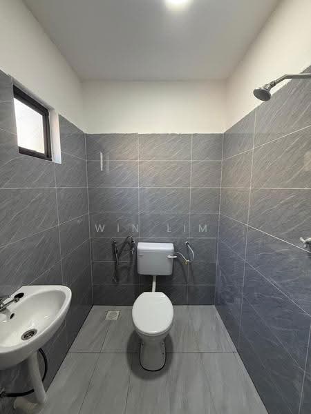 Rumah Teres 2-Tingkat untuk Dijual di Taman Banang Jaya (Batu Pahat) - Win Lim - Bathroom - PropertyGuru.com.my