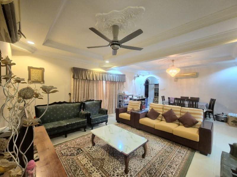 Semi-Detached House for Sale in Gombak (Selangor) - Keyn Aziz - Living Room - PropertyGuru.com.my