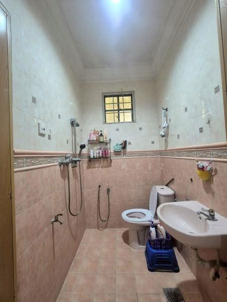 Semi-Detached House for Sale in Gombak (Selangor) - Keyn Aziz - Bathroom - PropertyGuru.com.my