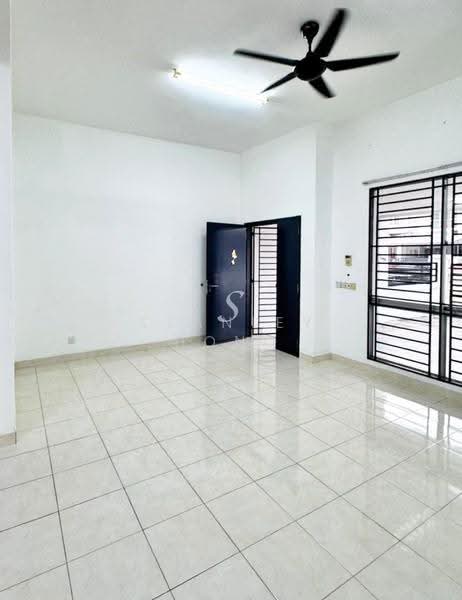 2-storey Terraced House for Sale in Setia Indah (Setia Alam) - Stanley Hong - Living Room - PropertyGuru.com.my