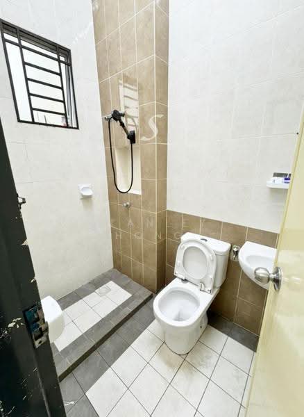 2-storey Terraced House for Sale in Setia Indah (Setia Alam) - Stanley Hong - Bathroom - PropertyGuru.com.my