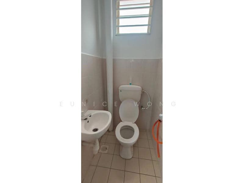 Rumah Teres 2-Tingkat untuk Dijual di Taman Setia Indah (Tebrau) - Eunice Wong - Bathroom - PropertyGuru.com.my