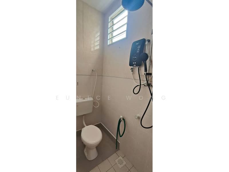 Rumah Teres 2-Tingkat untuk Dijual di Taman Setia Indah (Tebrau) - Eunice Wong - Bathroom - PropertyGuru.com.my