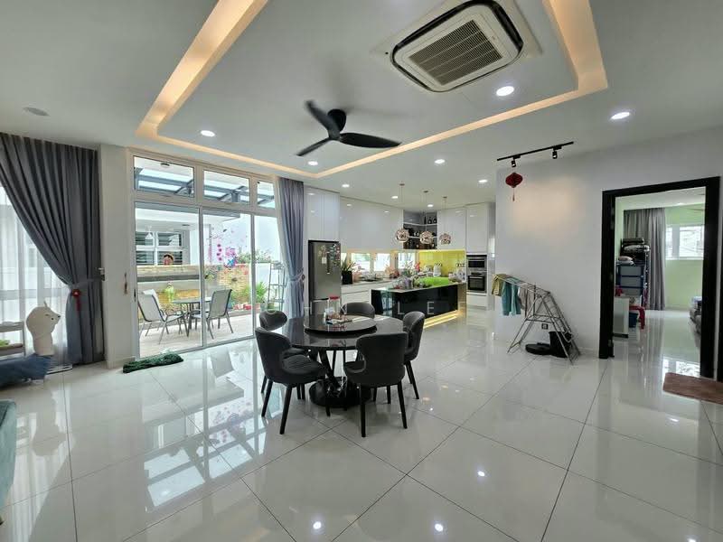 Rumah Berkembar untuk Dijual di Kinrara Residence (Puchong) - John Lee - Living Room - PropertyGuru.com.my