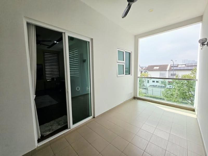 Rumah Berkembar untuk Dijual di Kinrara Residence (Puchong) - John Lee - Balcony - PropertyGuru.com.my