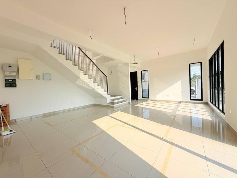 Rumah Teres 2-Tingkat untuk Dijual di Elmina (Shah Alam) - Ishak Ramli - Living Room - PropertyGuru.com.my