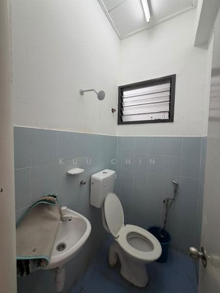 Pangsapuri untuk Dijual di Taman Putri Kulai - Kuu Chin - Bathroom - PropertyGuru.com.my