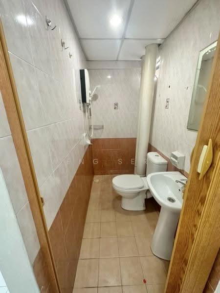 Apartment for Rent at University Place (Plaza Ivory) - Weng Sern - Bathroom - PropertyGuru.com.my